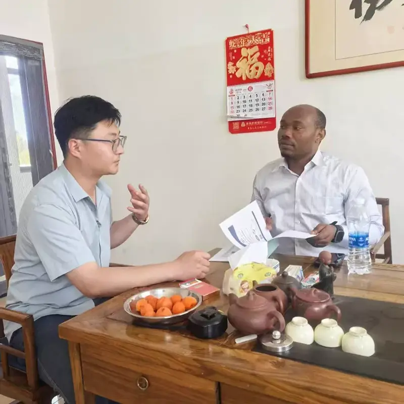 Afričtí zákazníci navštívili Liweiyuan, aby společně rozšířili trh s africkou ocelovou strukturou