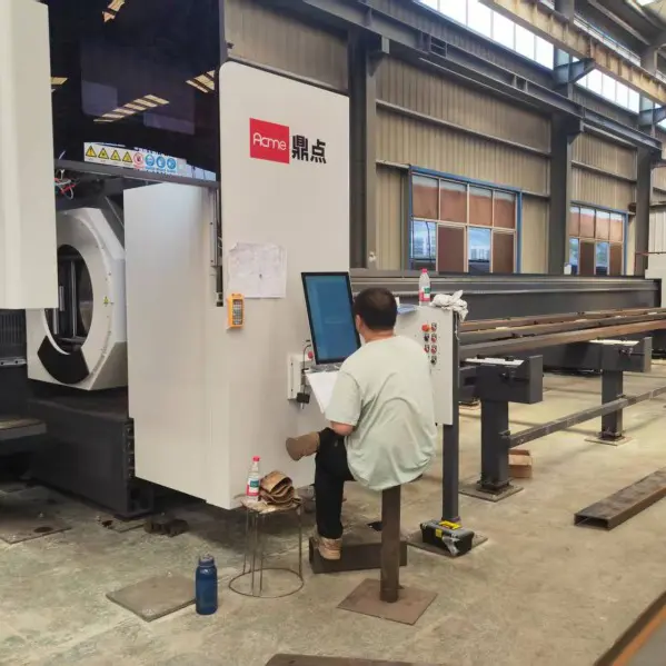 Řezací stroj laserové trubice 12050 „usadil“ v těžkém průmyslu Qingdao Liweiyuan