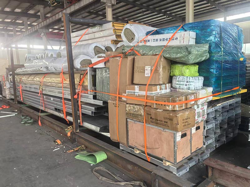 Zprávy o expedici ocelových konstrukcí na míru Mayotte