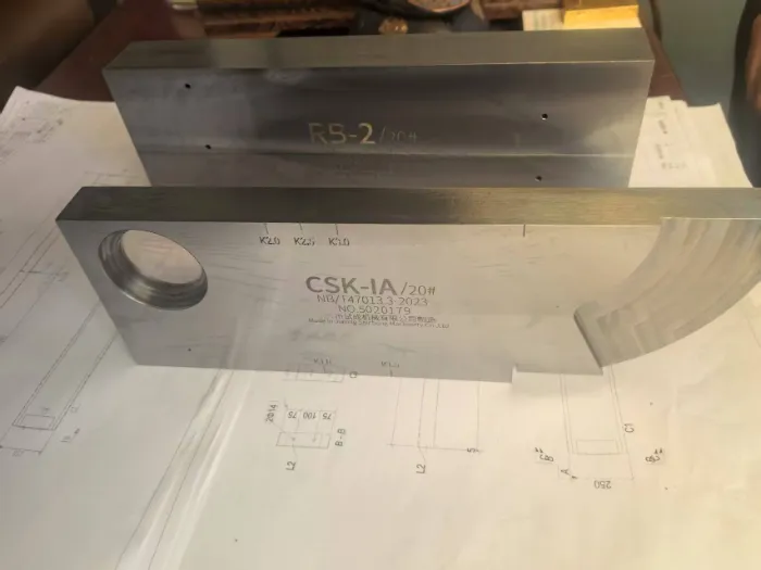 Provozní školení pro nově zakoupený ultrazvukový defektoskop v Qingdao Liweiyuan Steel Structure.
